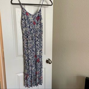 Cute maxi dress, soft and flowy, sleeveless.